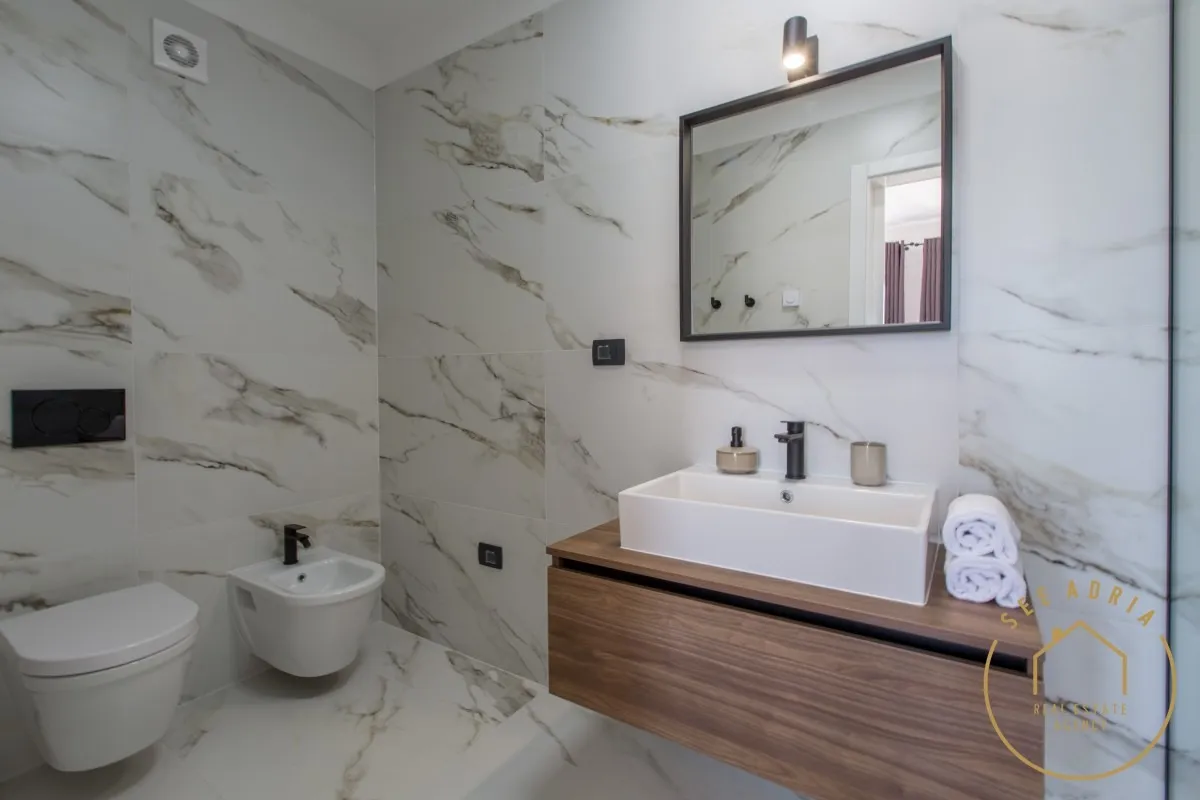 elegantna vila okružena zelenilom, buje - slika 23
