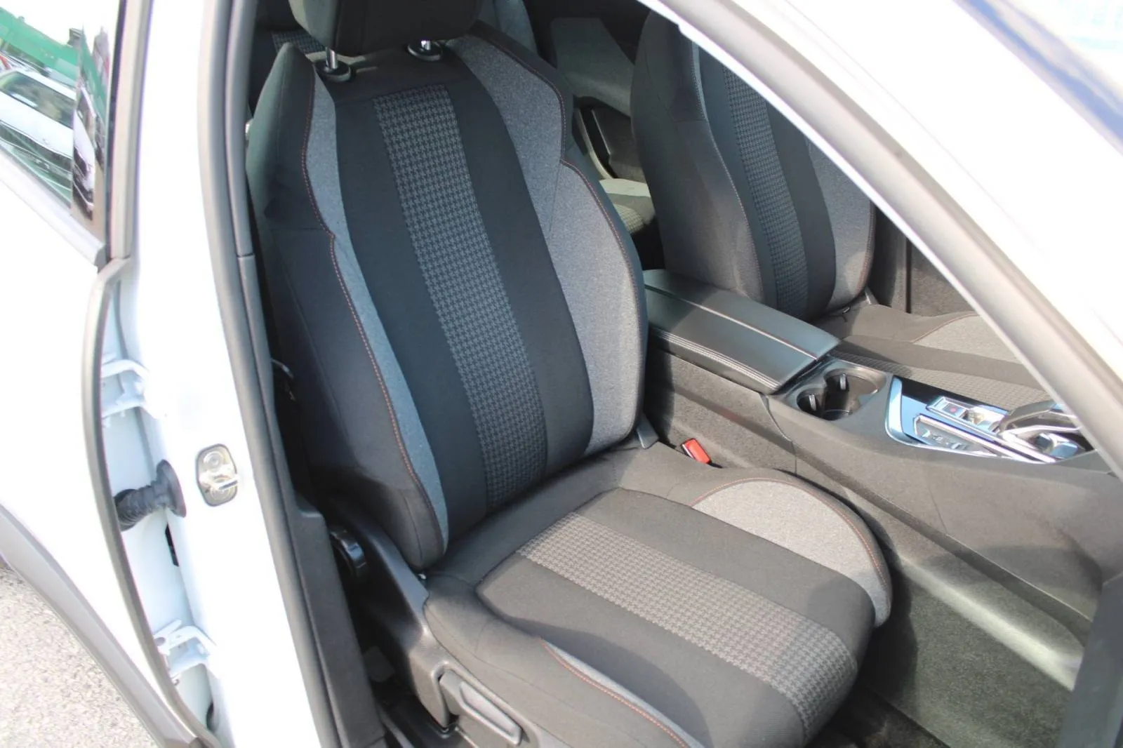 peugeot 5008 1.2 puretech automatik 7 sjedala *led, navigacija, kamera - slika 12