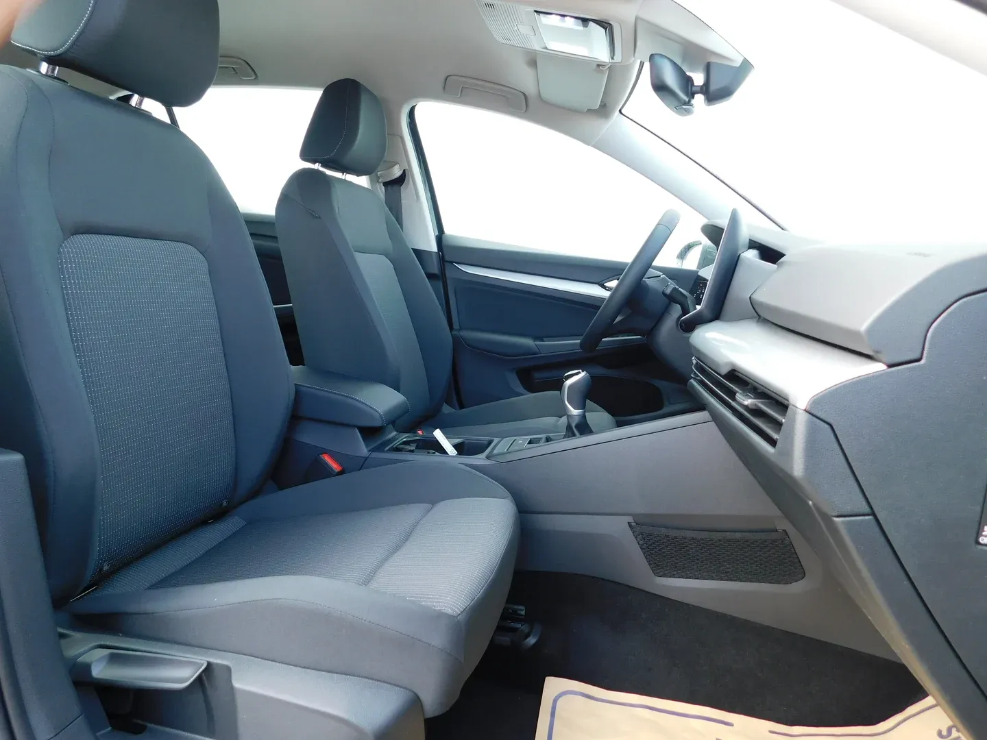 12816 volkswagen golf 8 2.0 tdi - slika 11