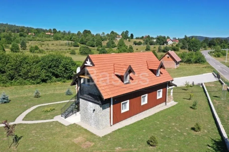 lika -saborsko - turističko imanje, zemljište 2290 m2, dva objekta - slika 4