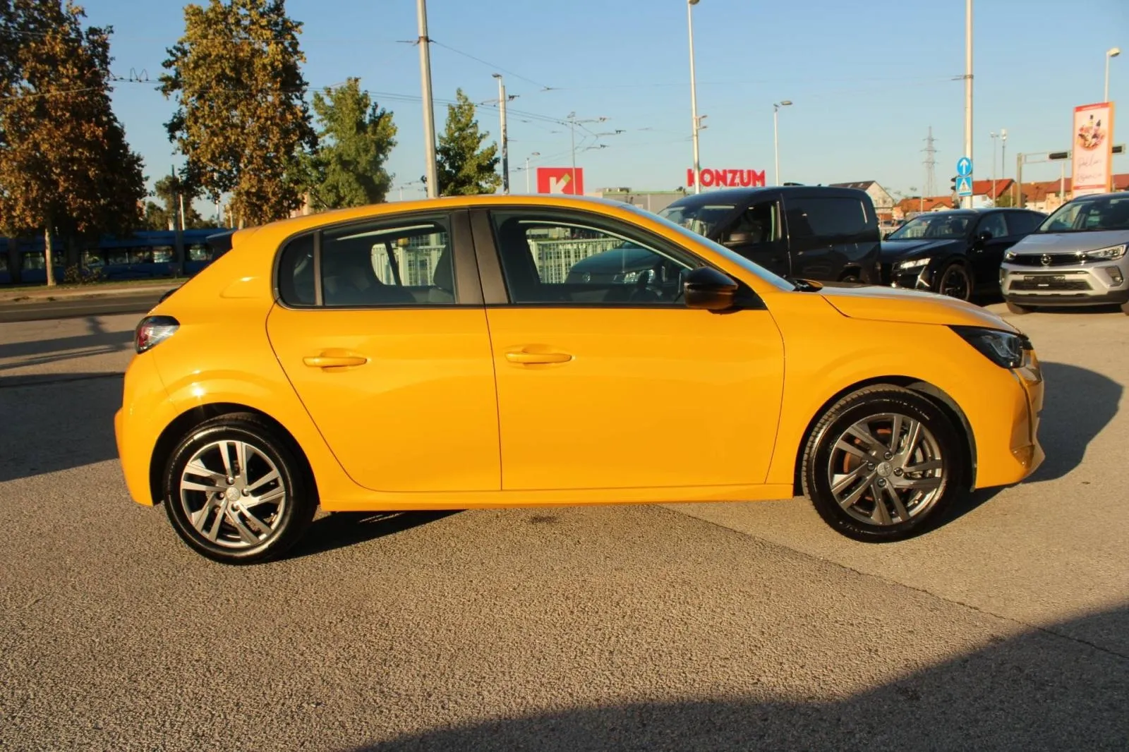 peugeot 208 1.2 puretech 100 - slika 4