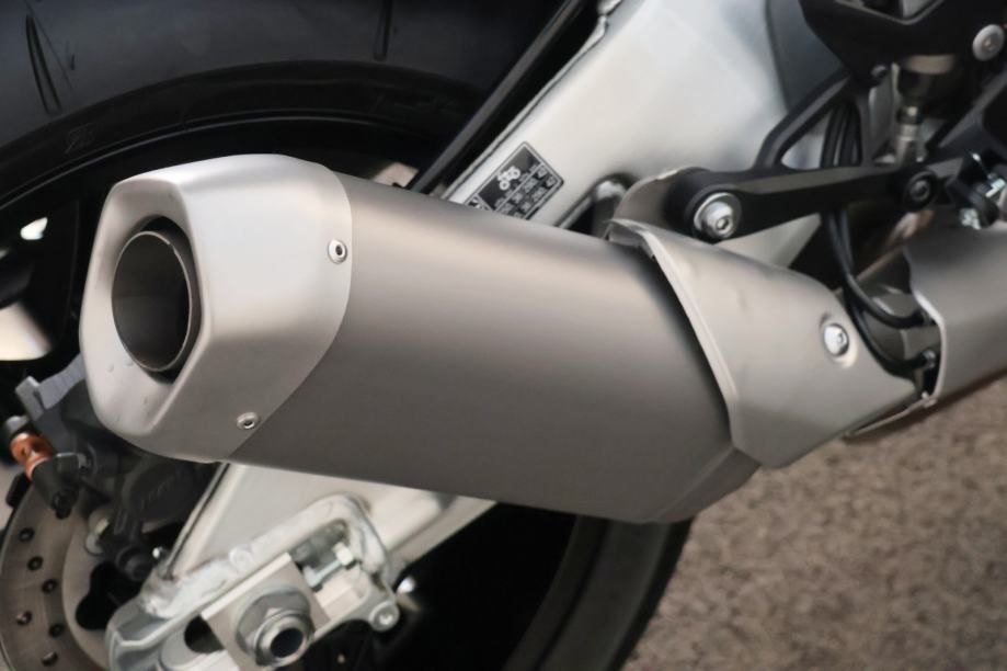yamaha r1m karbon - novo - moguča registracija - slika 14