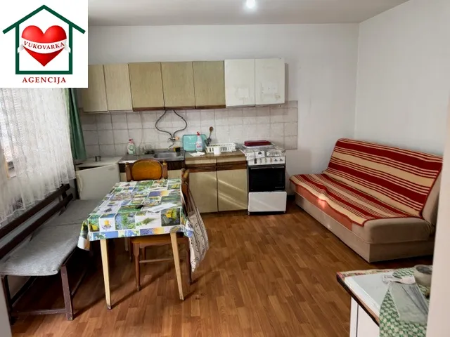 vukovar, sajmište 194 kuća 40m2 i 3 p.z. na ok. 1079 m2 - slika 12