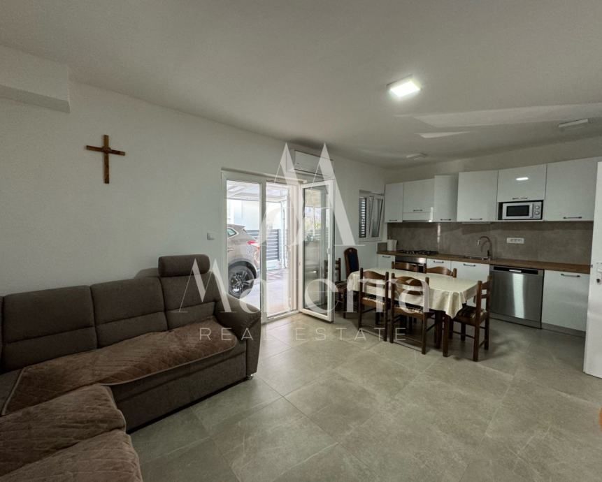 novouređena kuća sa 6 apartmana, plaža 350m (prodaja) - slika 19