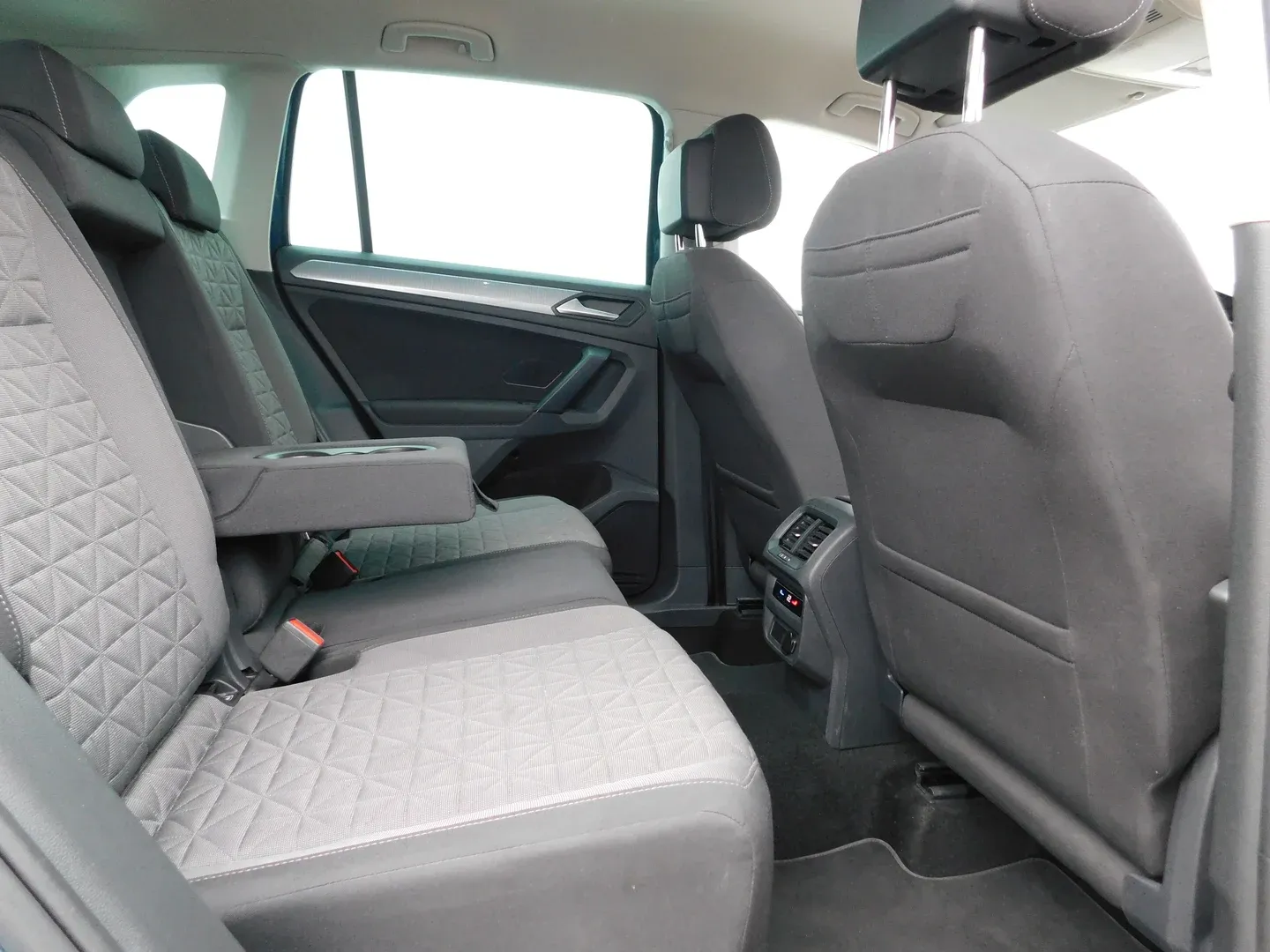 10785 volkswagen tiguan 2.0 tdi dsg life - slika 13