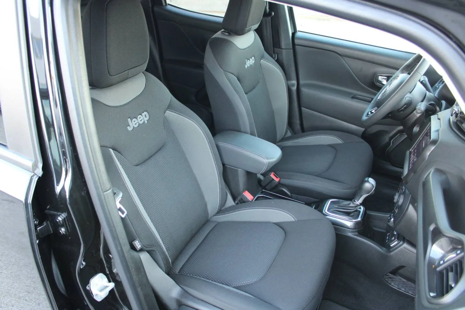 jeep renegade 1.3 t4 phev limited 4x4 automatik - slika 11