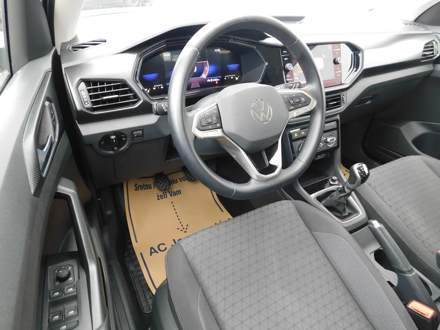10577 volkswagen t-cross 1.0 tsi life - slika 8