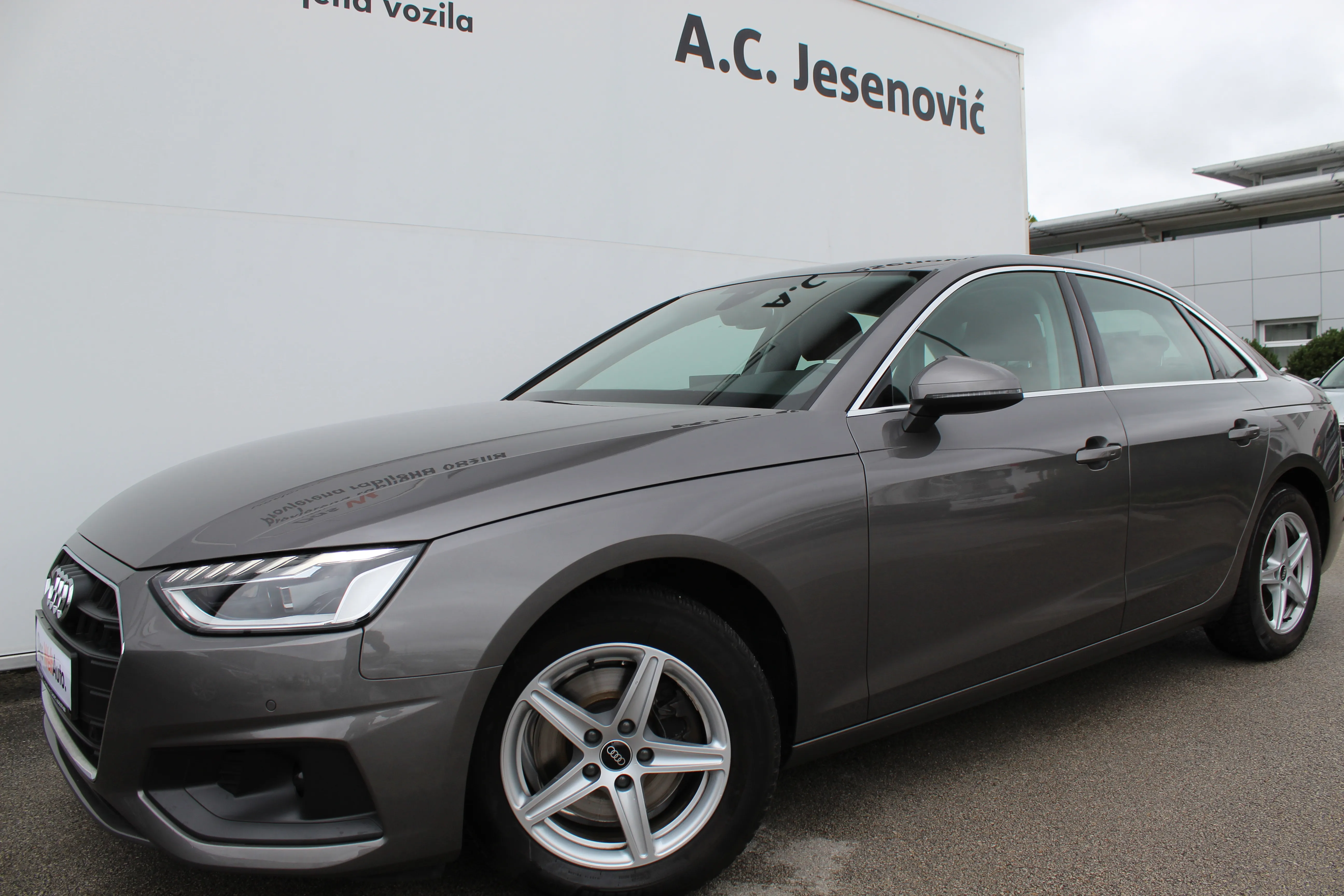 13227 audi a4 30tdi s tr - slika 7