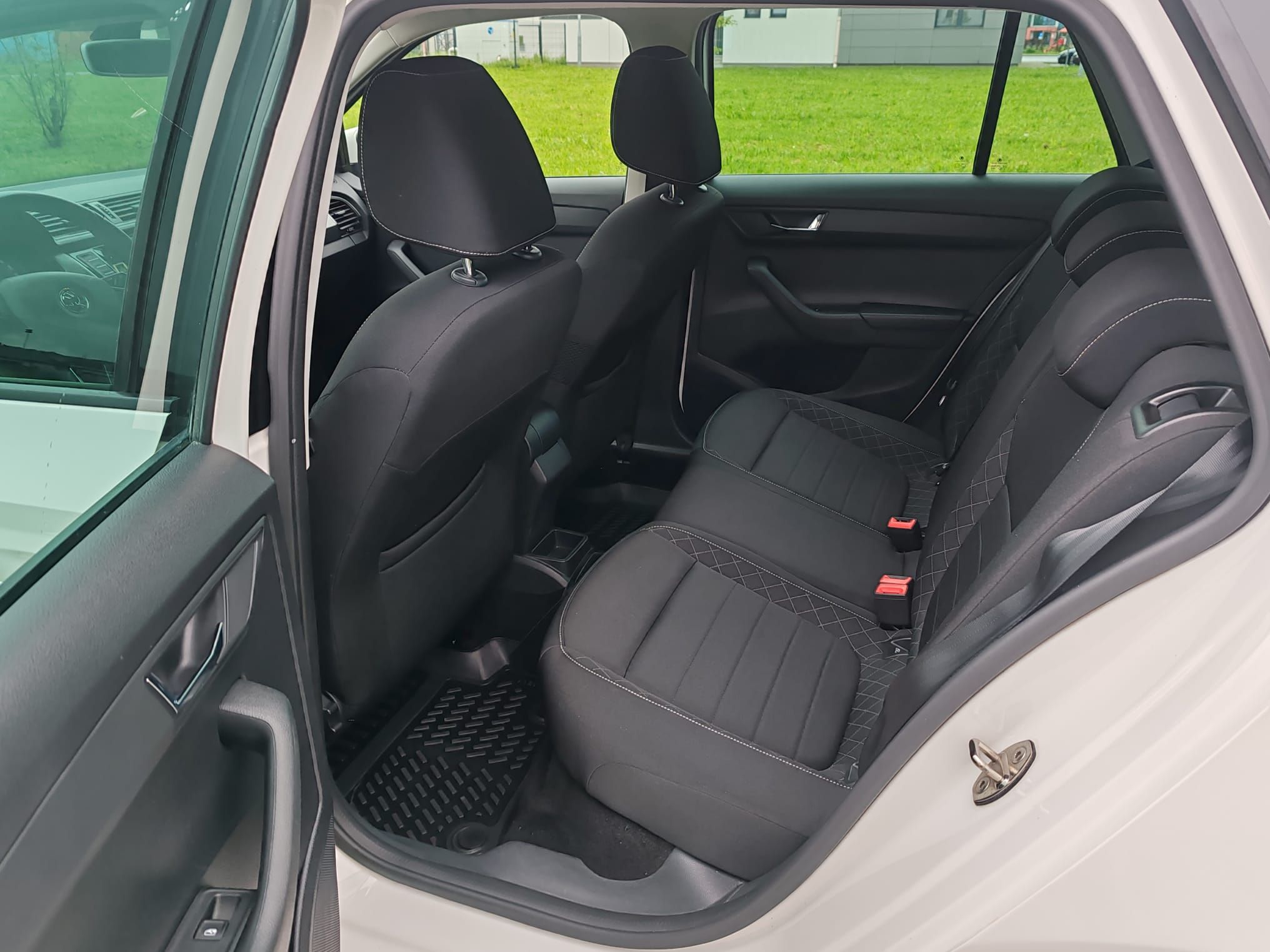 škoda fabia combi 1,4 tdi , 2015 g. 179000 - slika 11