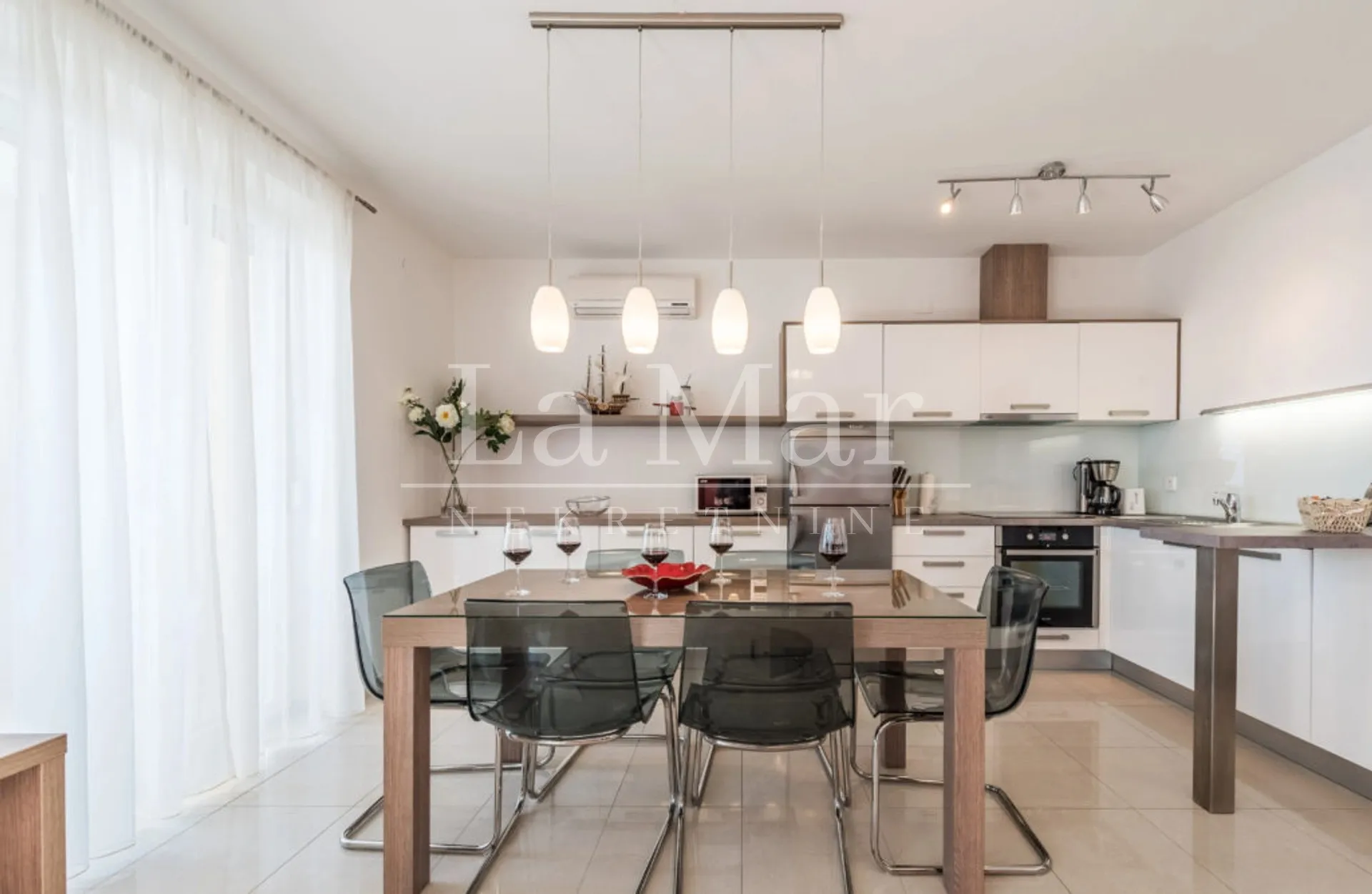 novalja- prvi red do mora- apartman u vili - 81.04 m2 - slika 17