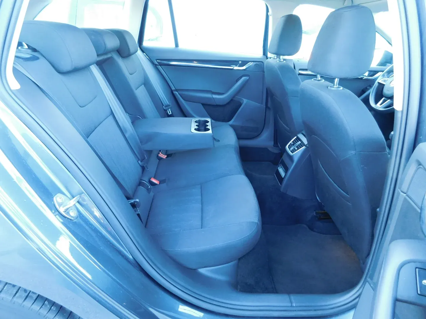06568 škoda octavia combi style 1.6 tdi dsg - slika 12