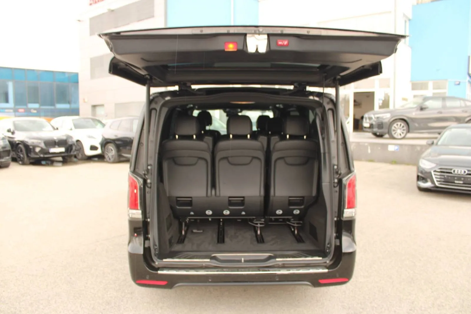 mercedes-benz klasa v 300d amg extralong automatik *led, navigacija, k - slika 9
