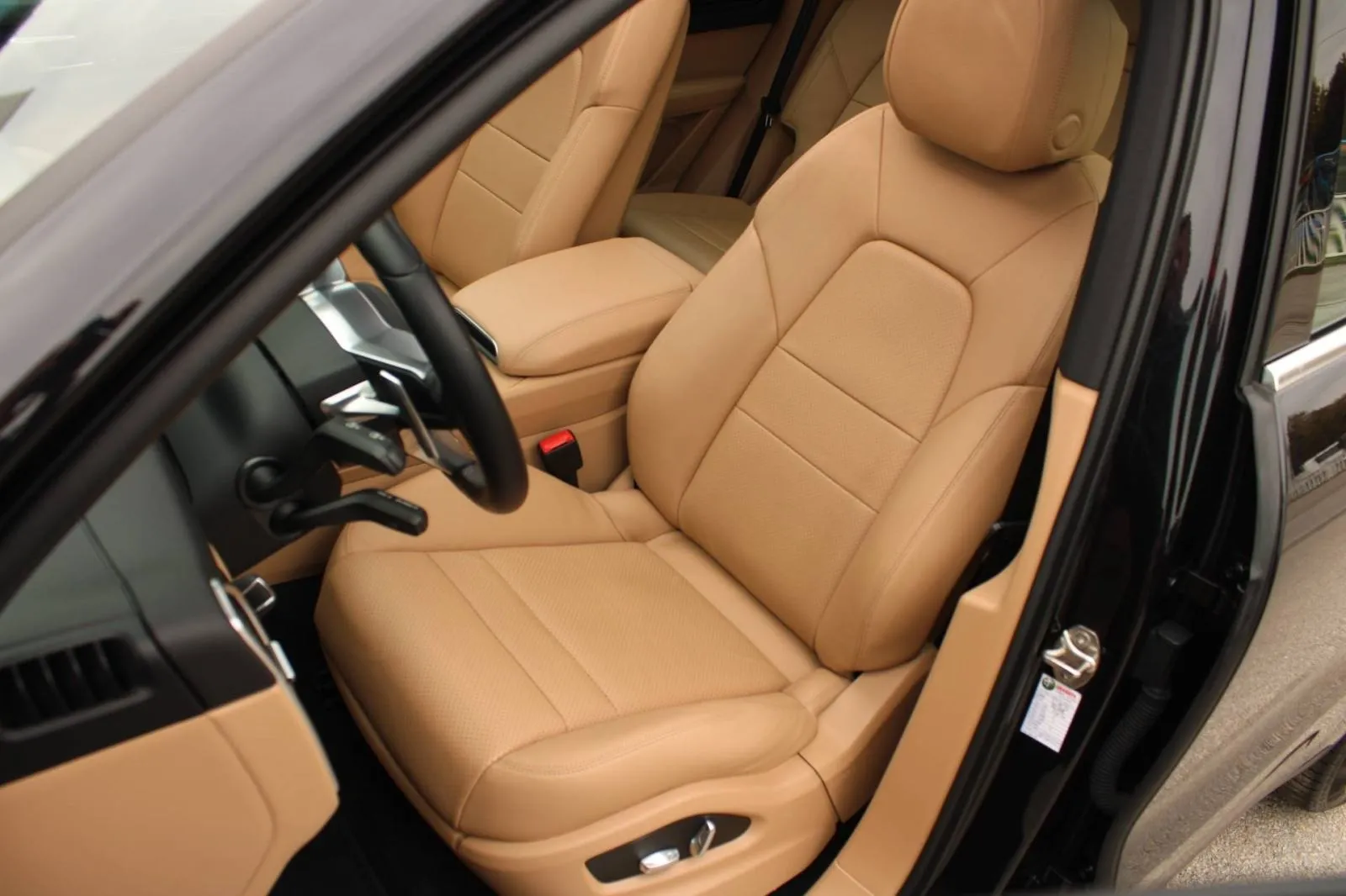 porsche cayenne 3.0 v6 e-hybrid *panorama, led, navigacija* - slika 17