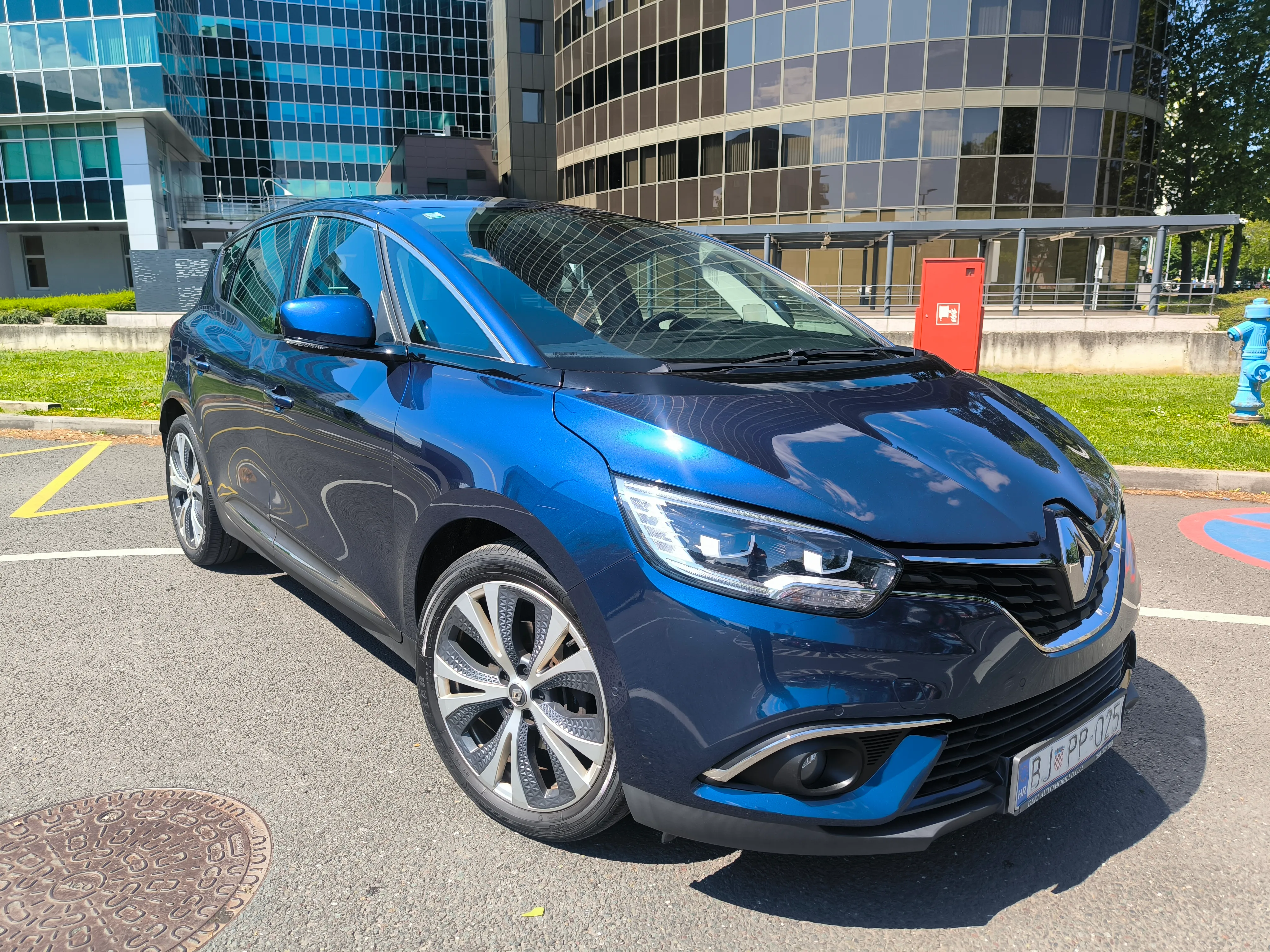 renault scenic 1,5dci, intens, full led, kamera, ekstra stanje - slika 9