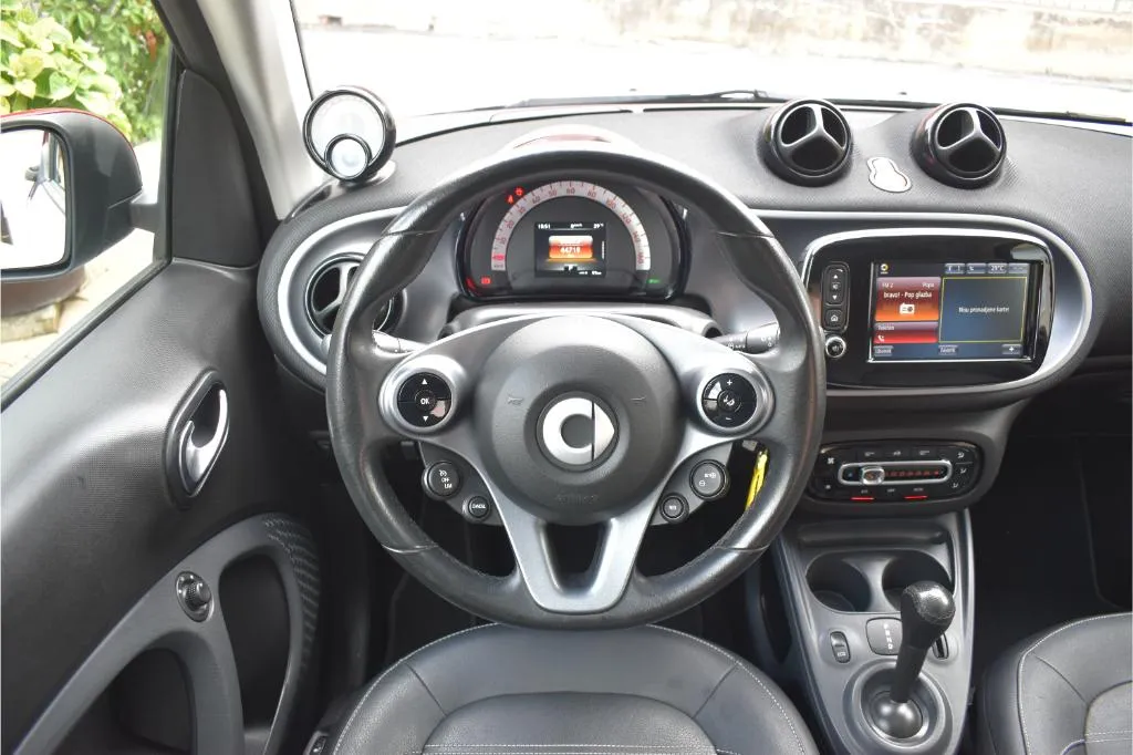 smart fortwo 60kw multimedia,koža,panorama-prime - slika 10