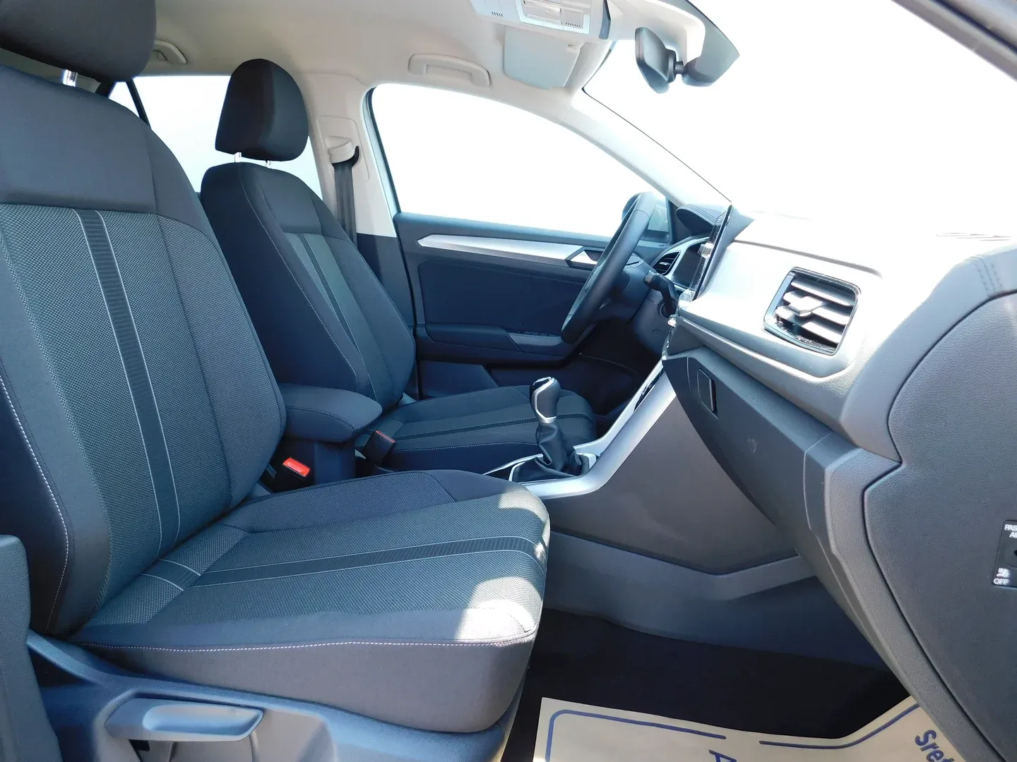 12672 volkswagen t-roc 1.0 tsi life plus - slika 12