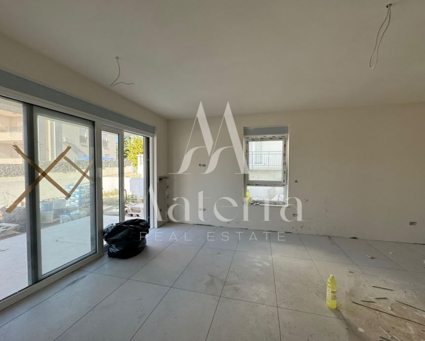 vodice, stan s3 - 91,17m2, prizemlje, veliki vrt, 400m od plaže - slika 10