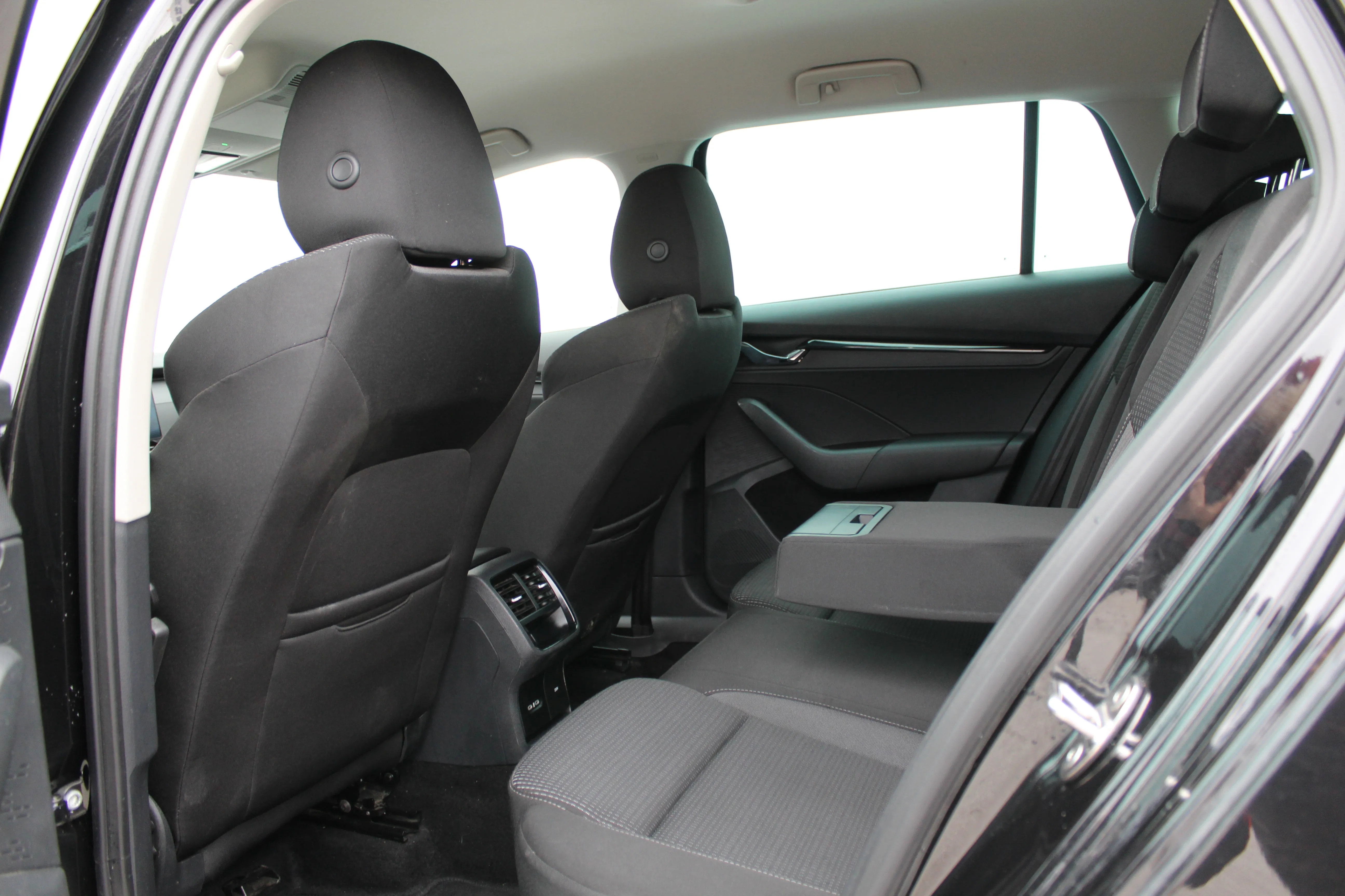 13067 škoda octavia combi ambition 2.0 tdi - slika 10