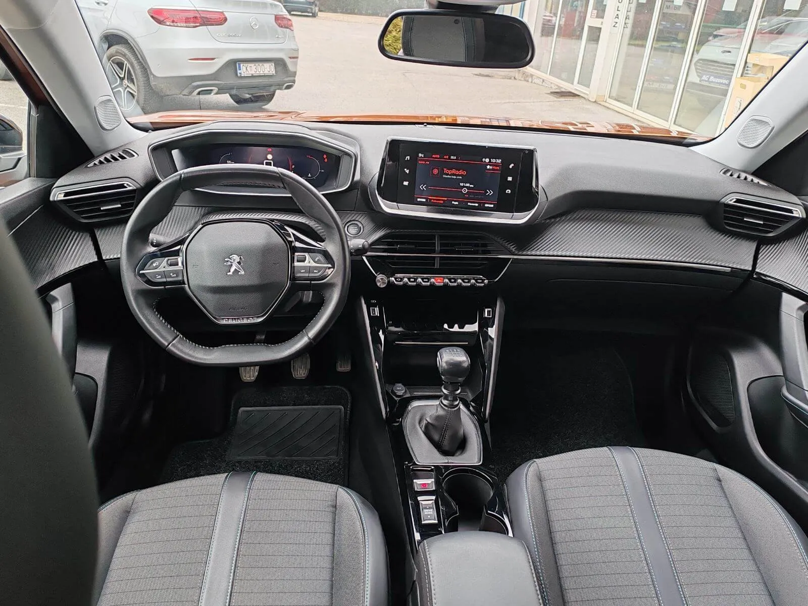 peugeot 2008 1,2 - slika 9
