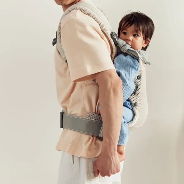 babybjörn nosiljka harmony – krem mesh - slika 6