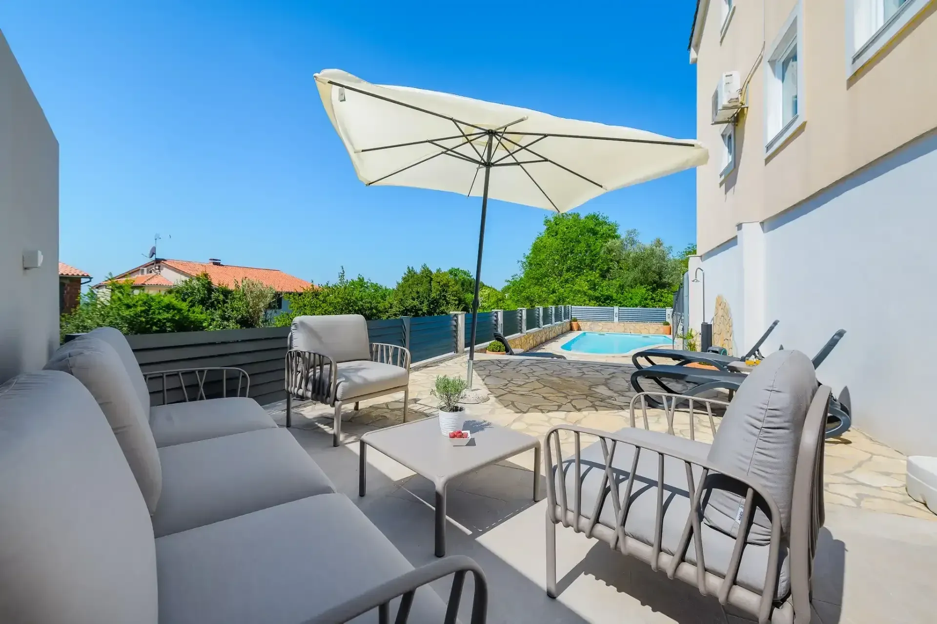 kuća za odmor luxury villa sofia with pool - slika 11