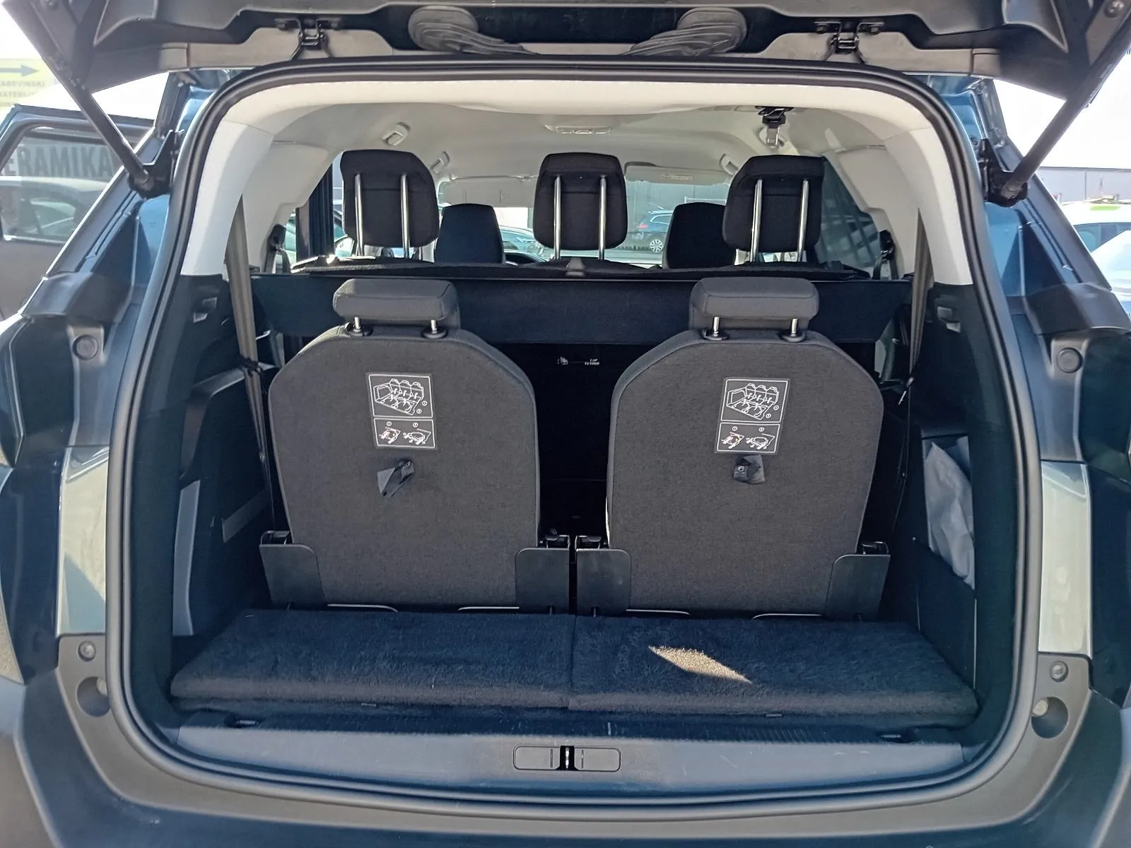 peugeot 5008 1,5 bluehdi automatik,do 2 godine jamstva,u sustavu pdv-a - slika 3
