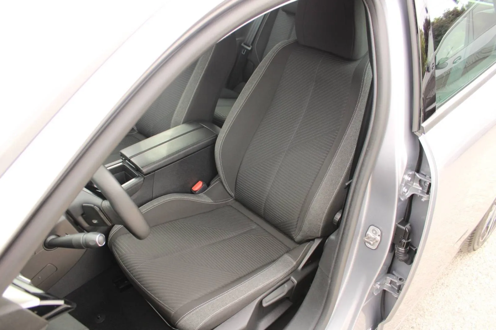 peugeot 308 1.6 plug-in hybrid 180 automatik *led, navigacija* - slika 10