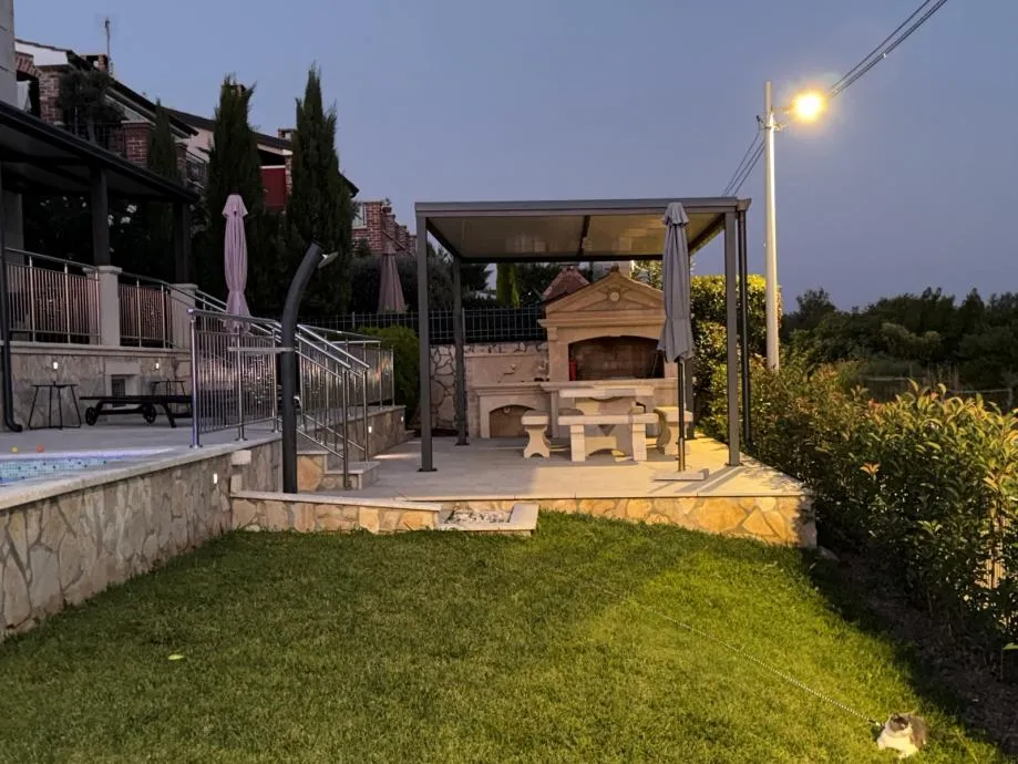 poreč-vila sa tri apartmana i panoramskim pogledom na more (prodaja) - slika 22