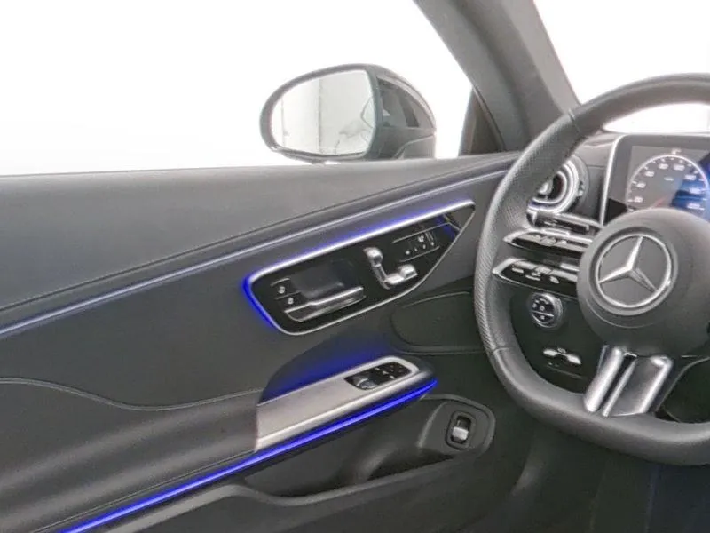 mercedes-benz cle 220 d coupe amg/night/panorama/memory/360°/19" - slika 8
