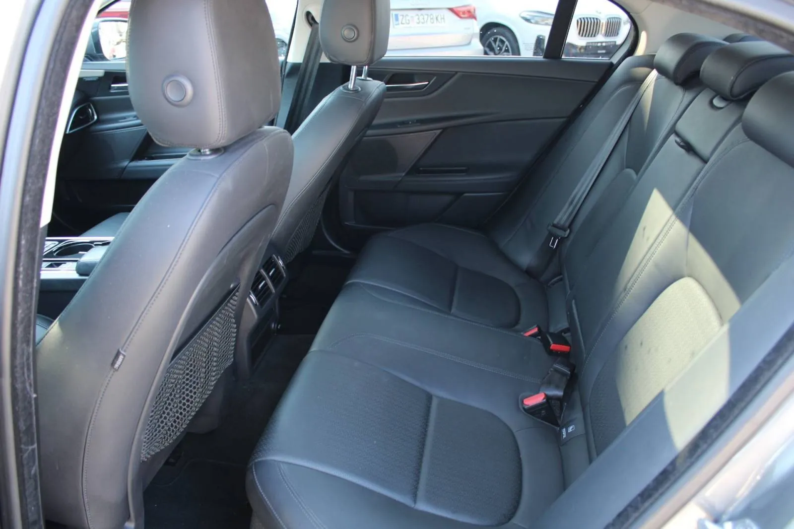 jaguar xe 2.0d awd automatik - slika 18