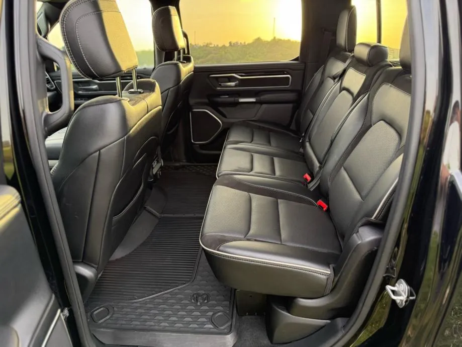 dodge ram 1500 5.7 hemi e-torque laramie - slika 15