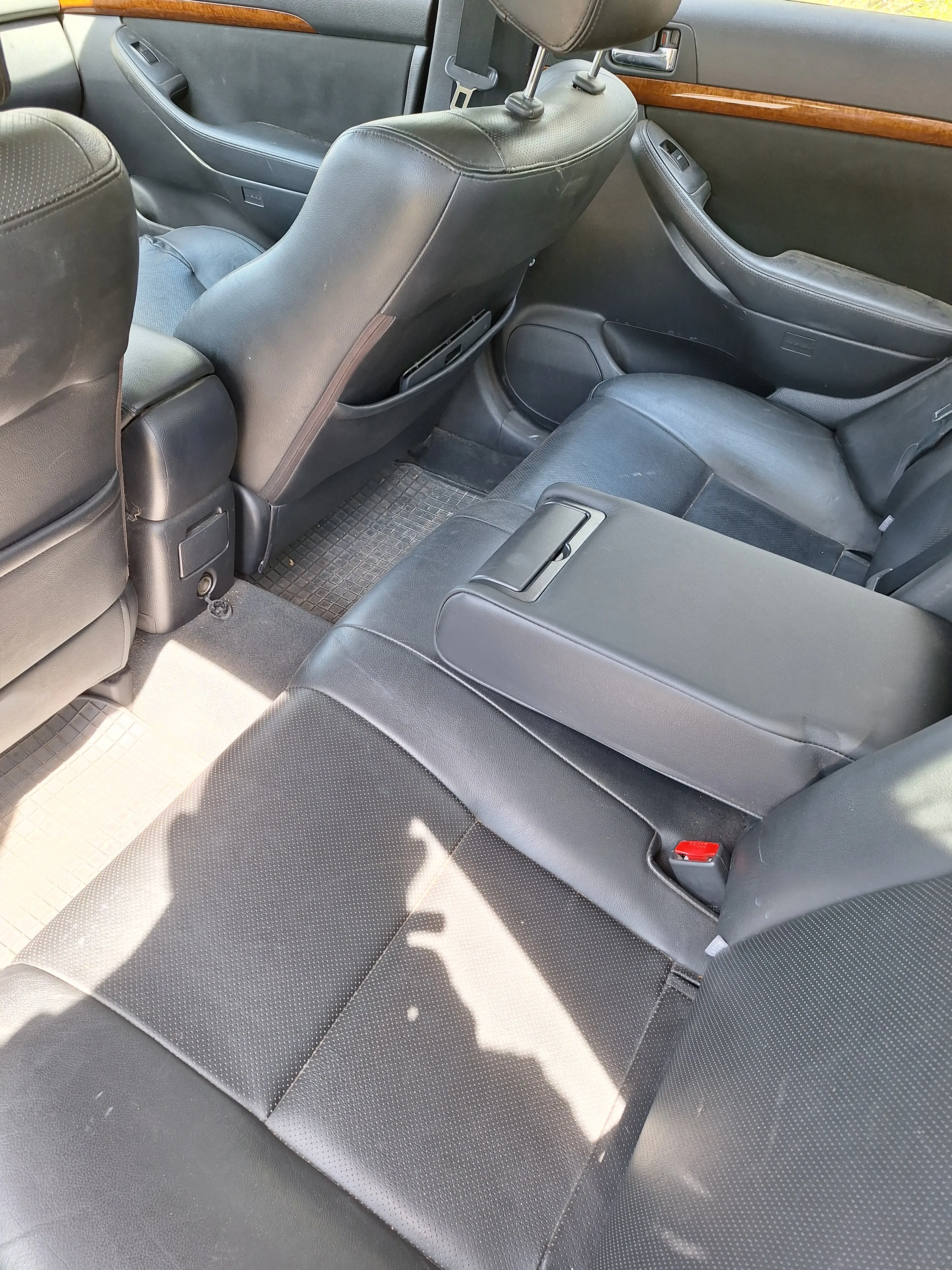 avensis,,2.2,110kw,,206god,hr vozilo,reg11/26 - slika 13
