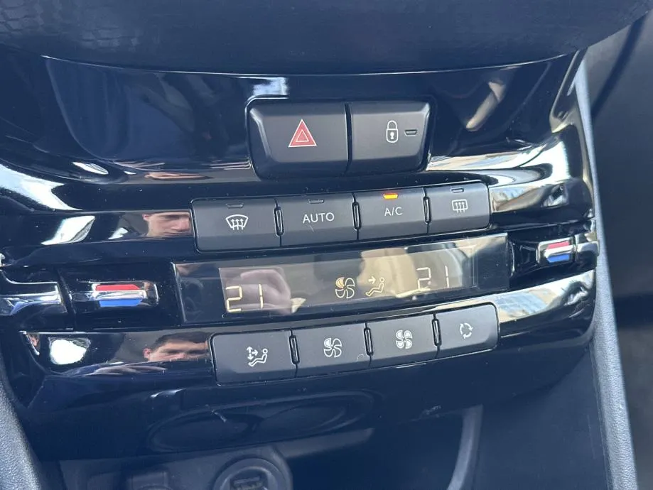 peugeot 208 1,2 puretech *gt line* jamstvo 24 mjeseca! - slika 17