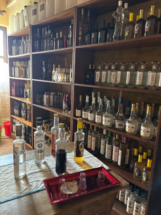 poslovna zgrada: kneževi vinogradi, destilerija i kušaona, 2500 m2 - slika 10