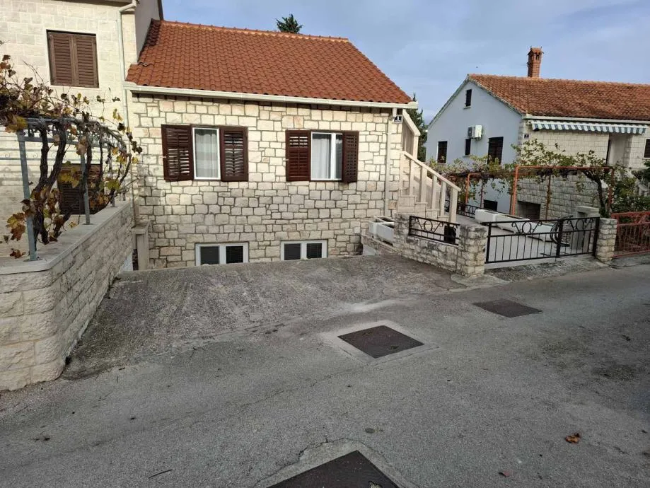 stan: postira, 99.00 m2, prizemlje sa vrtom i parkirnim mjestom - slika 3