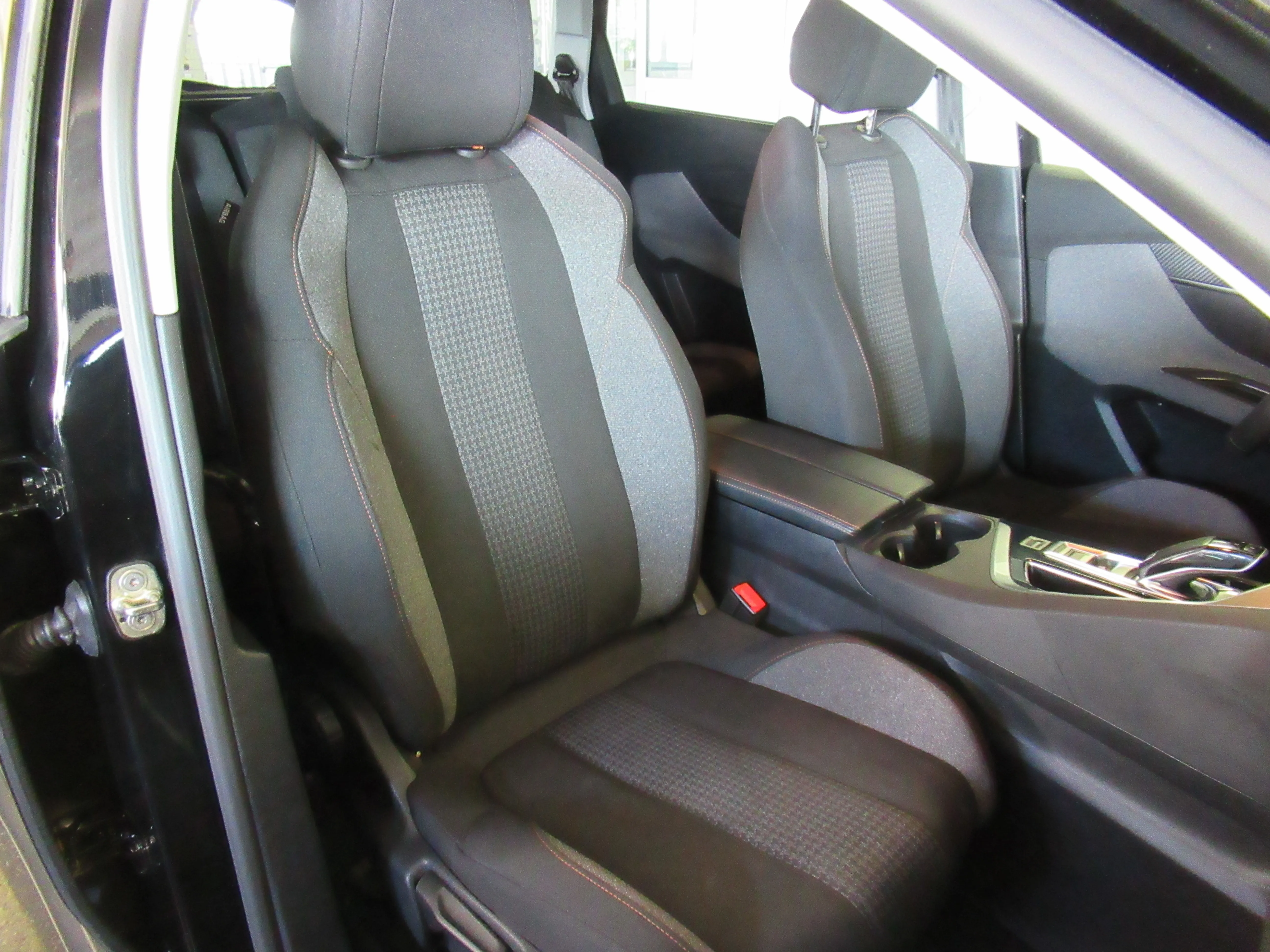 peugeot 5008 hdi 130 aut. 7 sjedišta. - slika 8