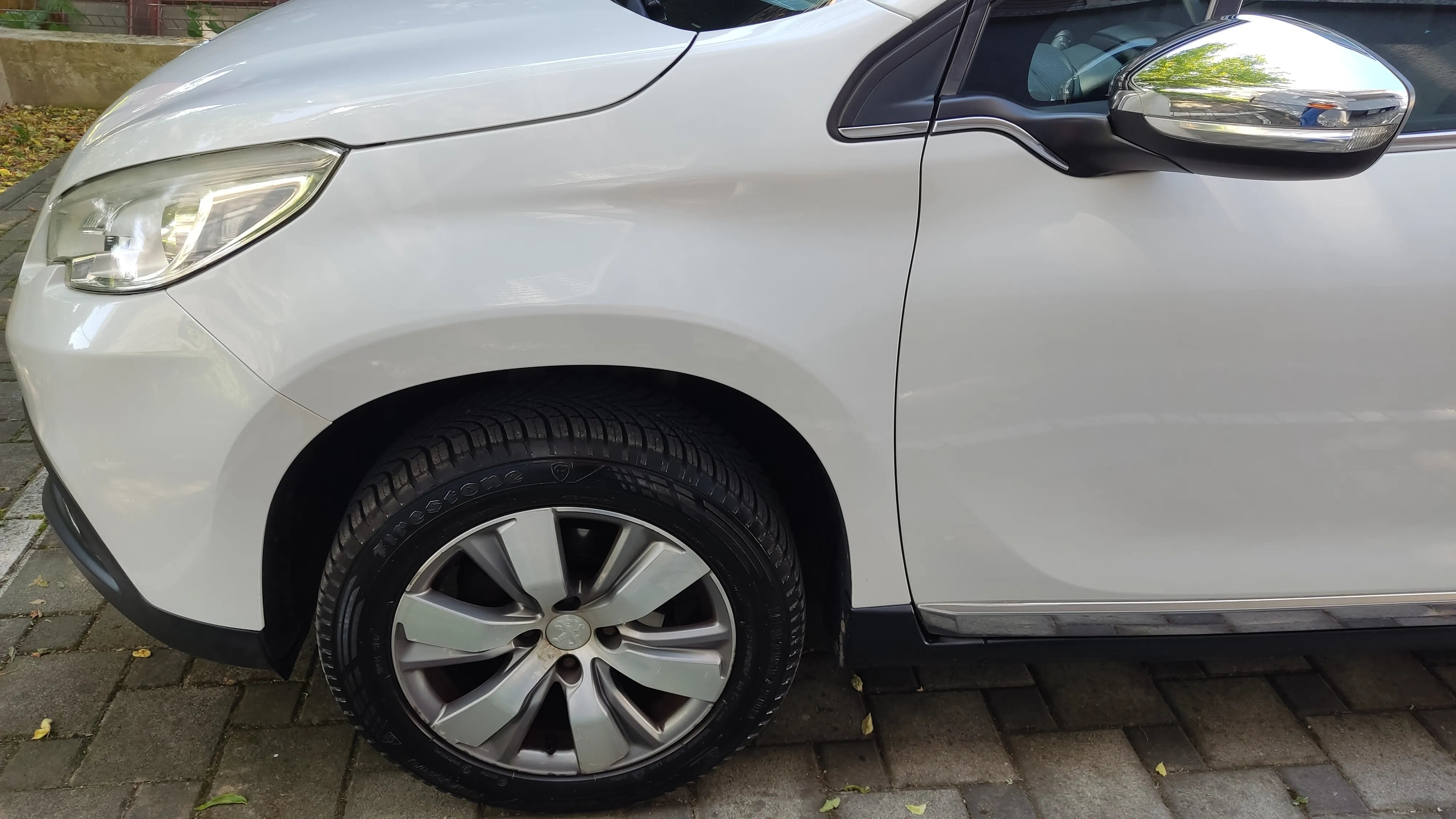 peugeot 2008 1,2 allure - slika 28