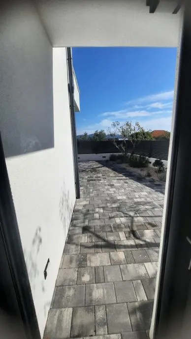!!stan u prizemlju s pogledom na more: murter, 79.00 m2, novogradnja - slika 10