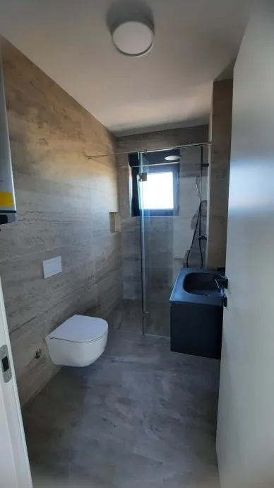 !!stan s pogledom na more: murter, 63.00 m2, novogradnja (prodaja) - slika 10