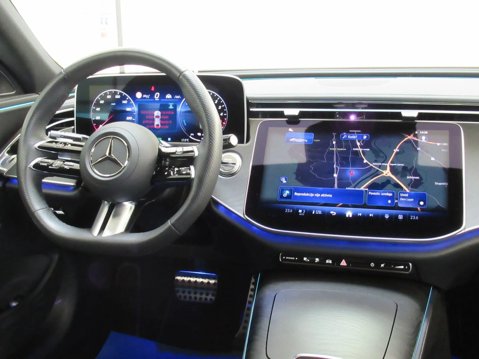 mercedes-benz e-klasa 300 de amg line/night/360°/digital/burmester/dc - slika 14