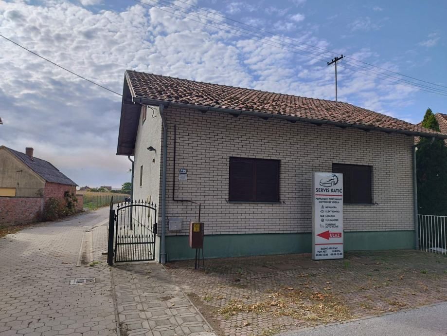 poslovno stambeno uredski prostor 310 m2 na okućnici od 3000 m2 - slika 11