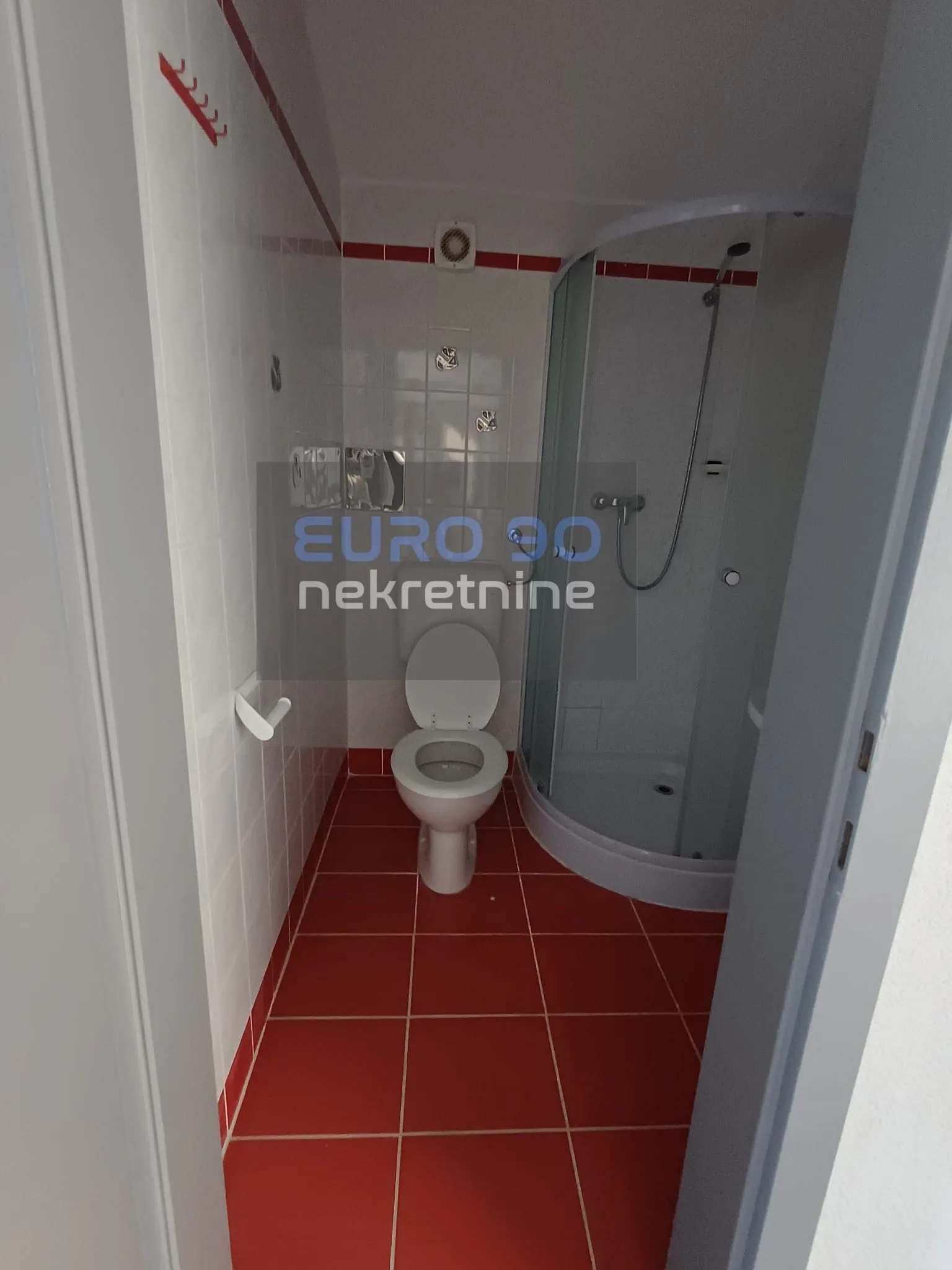 rtina- velika kuća s 12 apartmana, 1.red do mora i prekrasne plaže !! - slika 21