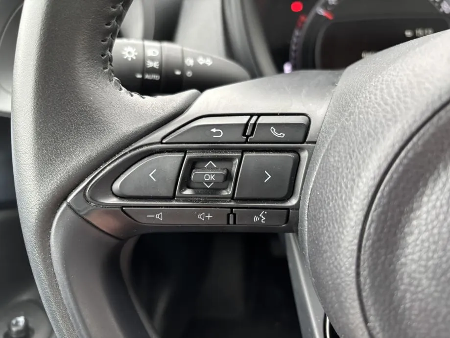 toyota aygo x 1,0 vvt - i x-play - slika 11