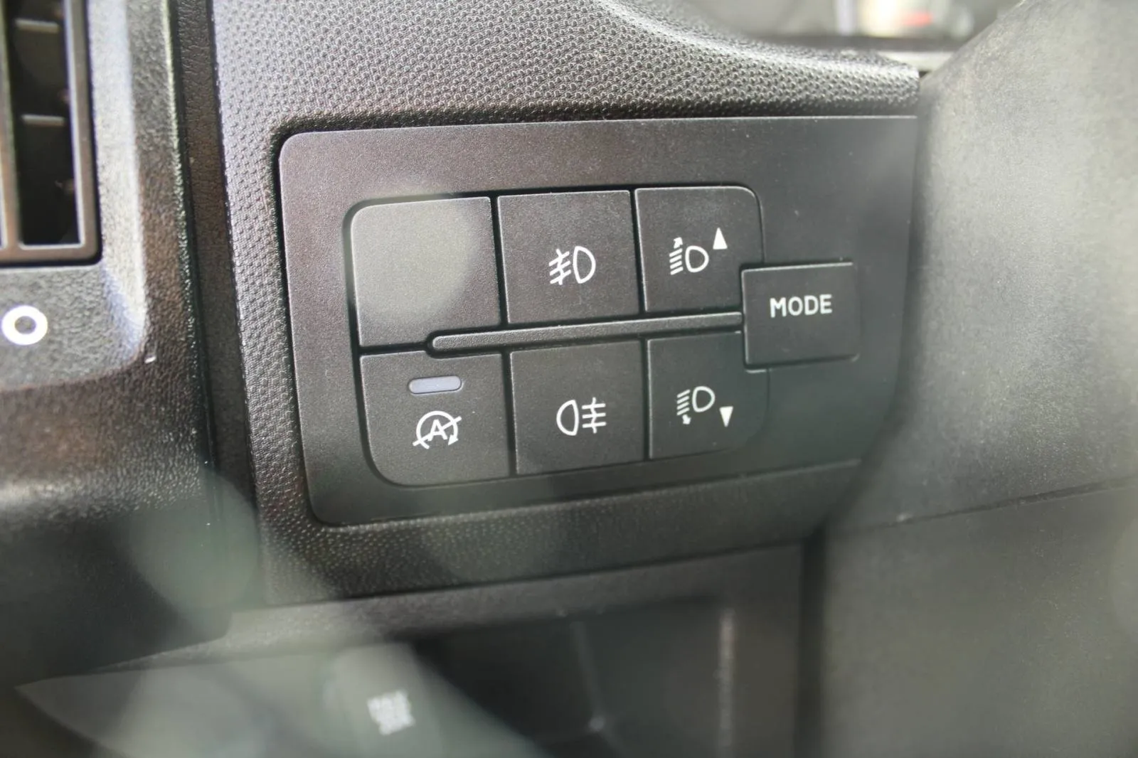 peugeot boxer 2.2 hdi l2h2 *navigacija, kamera*, 2020 god. - slika 11