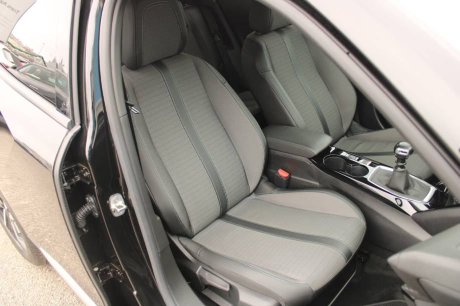 peugeot 2008 1.2 puretech allure *navigacija, led, kamera* - slika 11