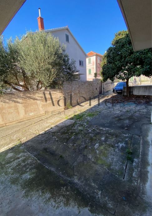 murter/betina, samostojeća kuća - 3 stana, centar mjesta, 100m od mora - slika 20