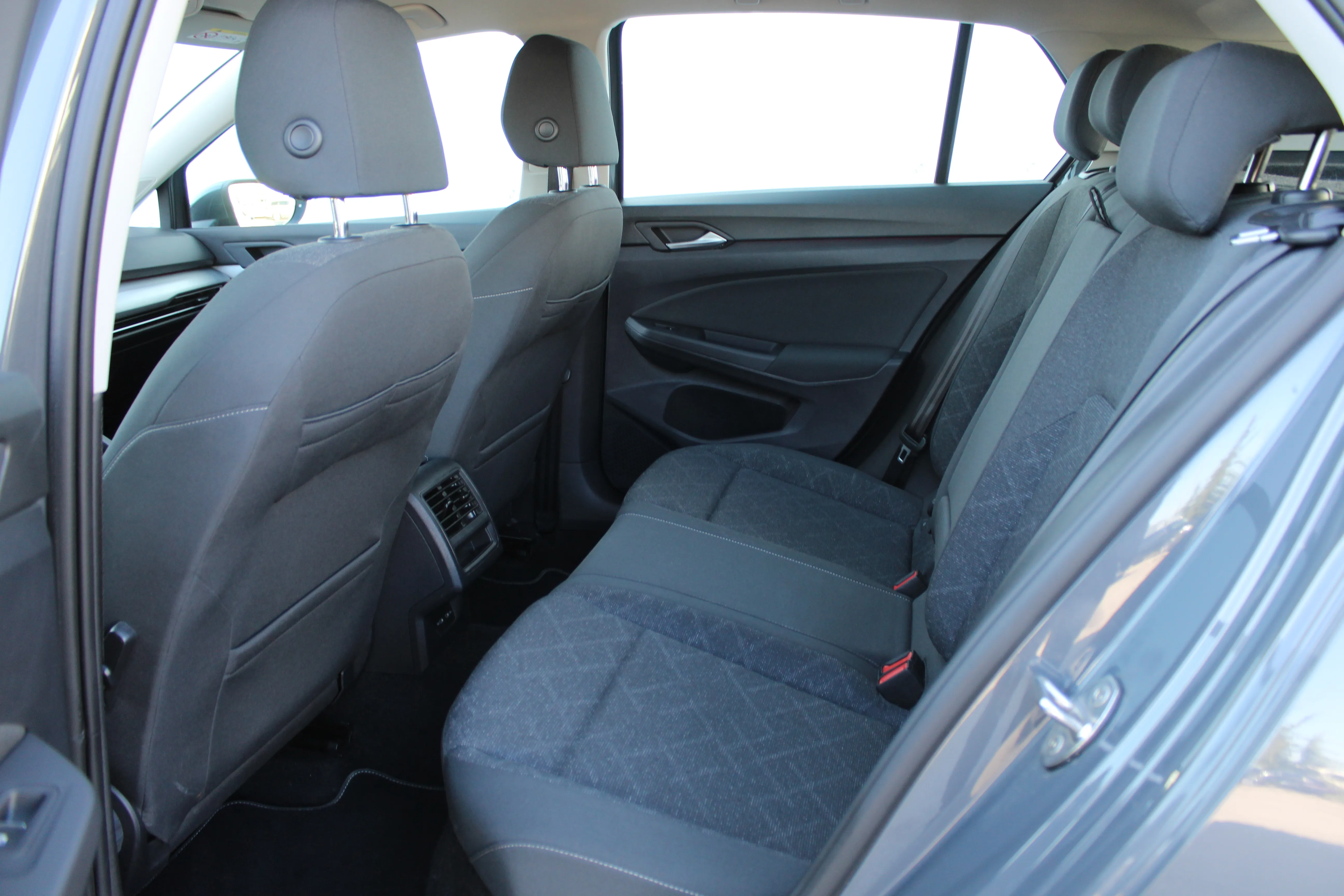 13130 volkswagen golf 2.0 tdi life - slika 11