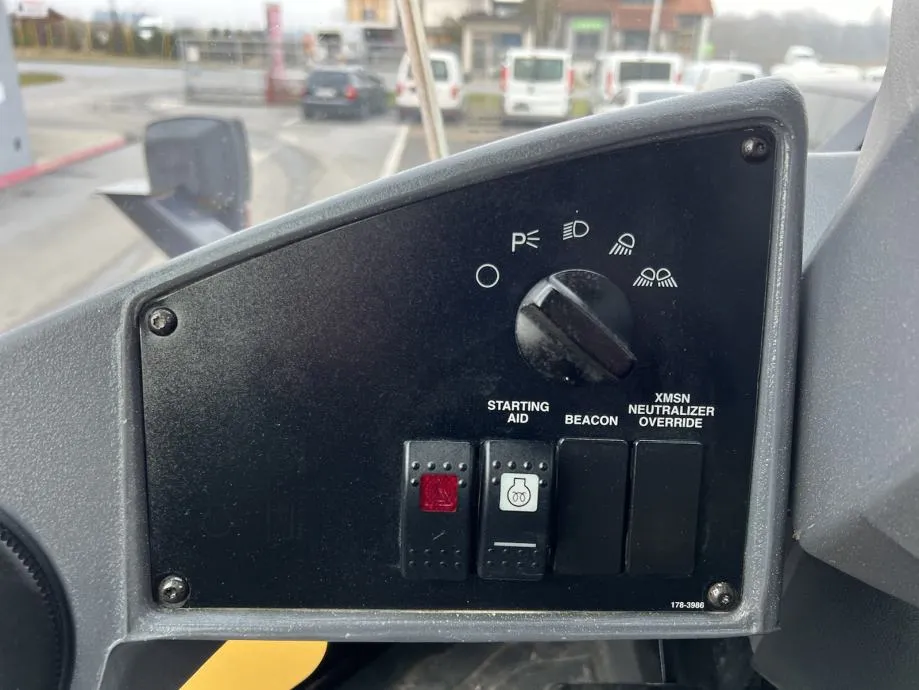utovarivač cat 914g - slika 12
