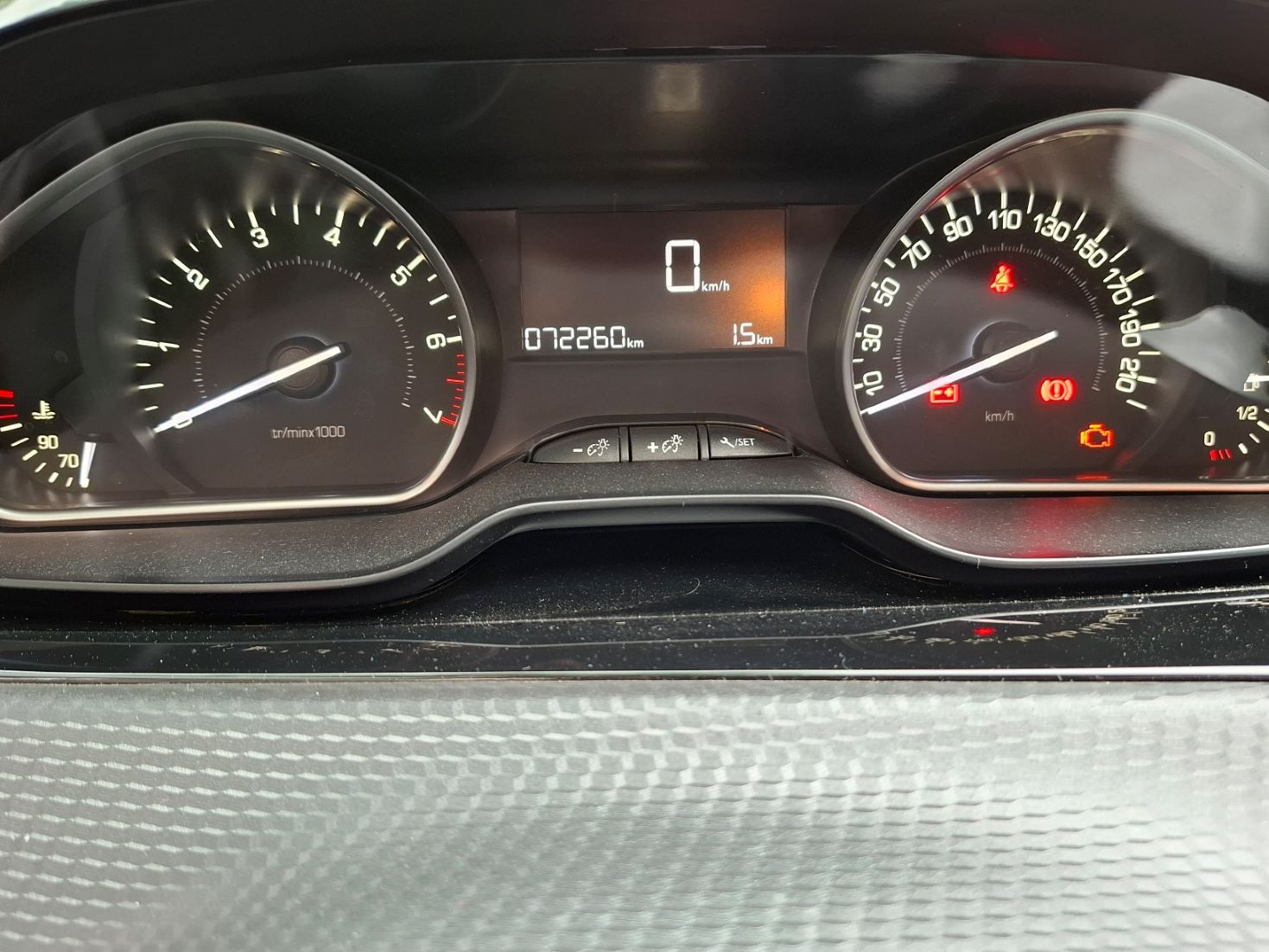 peugeot 2008 1.2 active, 2019. godište, 1.2 benzin - slika 8