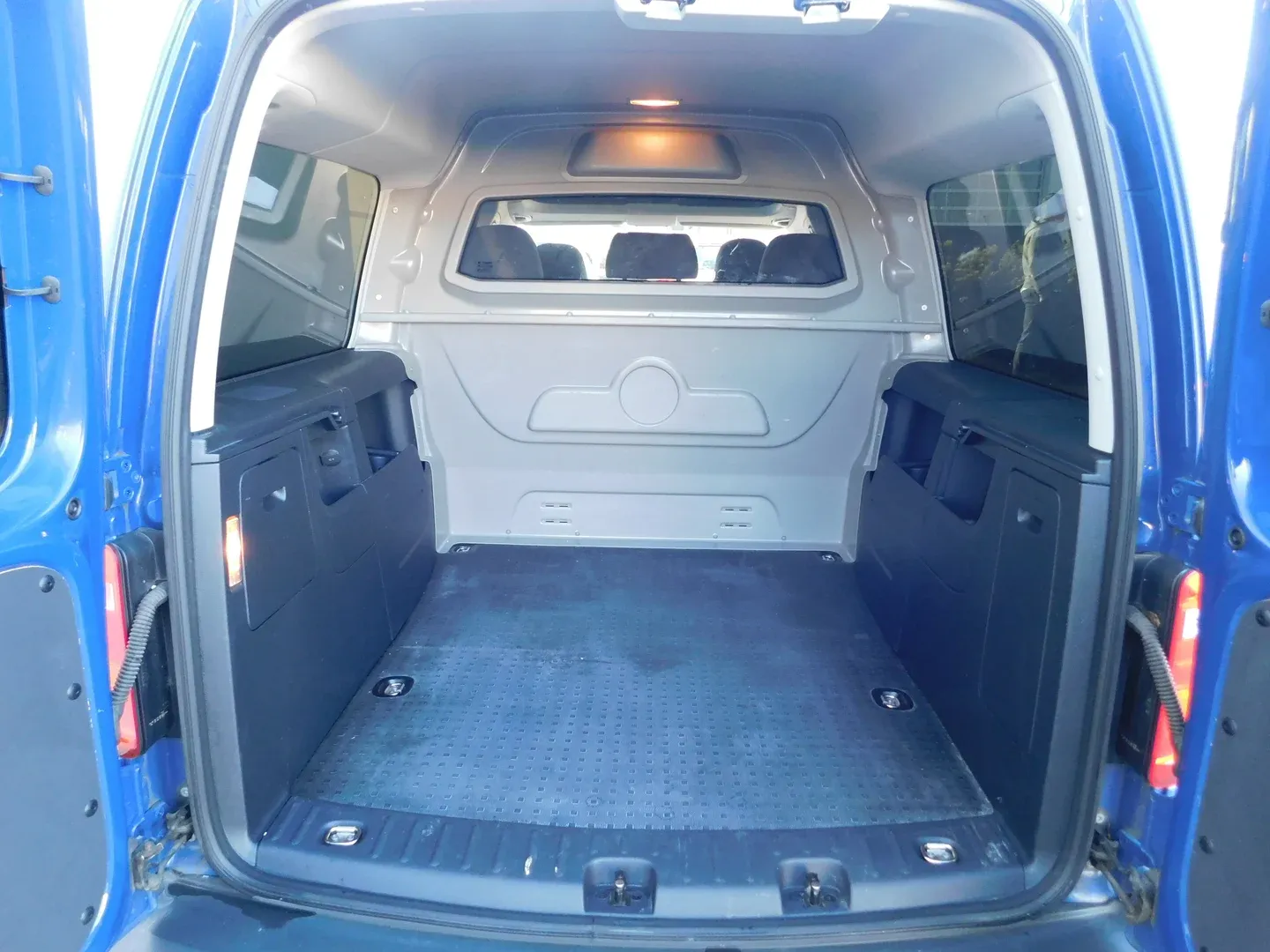 11944 vw caddy maxi trendline 2.0 tdi - slika 12